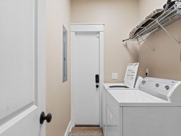 Luxury Beach Retreat in Crystal Beach - 3 King Suites & Lagoon Pool