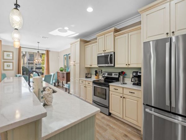 Luxury Beach Retreat in Crystal Beach - 3 King Suites & Lagoon Pool