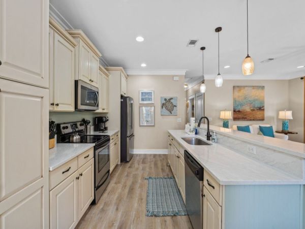 Luxury Beach Retreat in Crystal Beach - 3 King Suites & Lagoon Pool