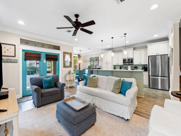 Luxury Beach Retreat in Crystal Beach - 3 King Suites & Lagoon Pool