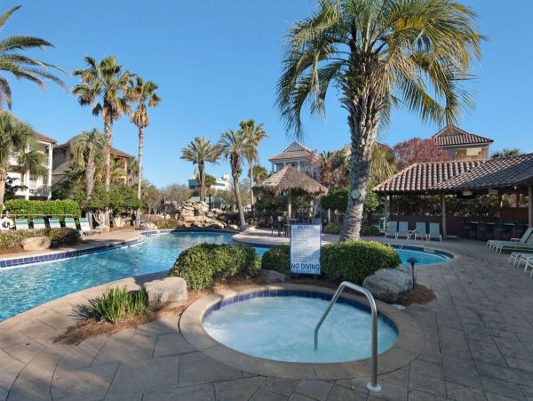 Luxury Beach Retreat in Crystal Beach - 3 King Suites & Lagoon Pool