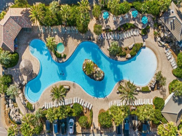Luxury Beach Retreat in Crystal Beach - 3 King Suites & Lagoon Pool