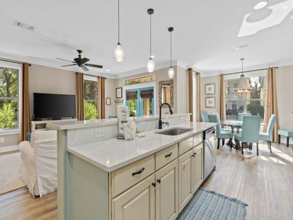 Luxury Beach Retreat in Crystal Beach - 3 King Suites & Lagoon Pool