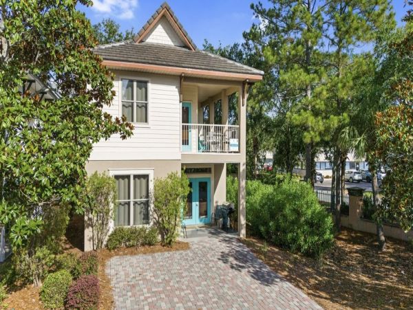 Luxury Beach Retreat in Crystal Beach - 3 King Suites & Lagoon Pool