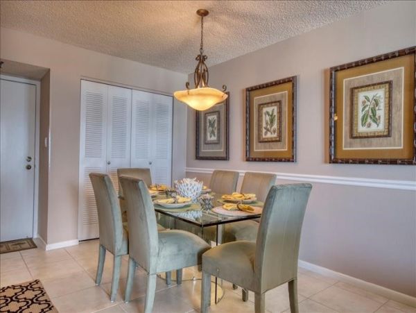 Marco Island Pool Condo Sleeps Six Guests