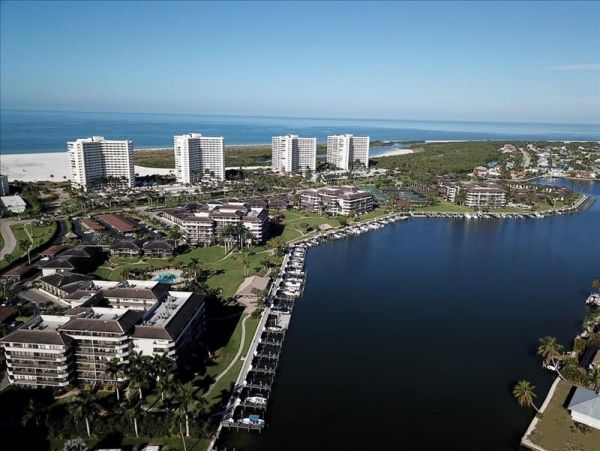Marco Island Pool Condo Sleeps Six Guests