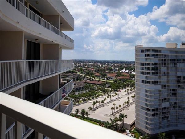 Marco Island Pool Condo Sleeps Six Guests
