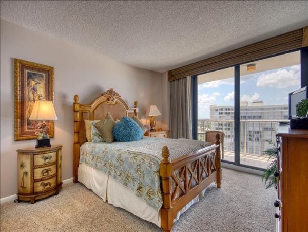 Marco Island Pool Condo Sleeps Six Guests