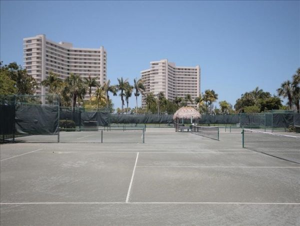Marco Island Pool Condo Sleeps Six Guests