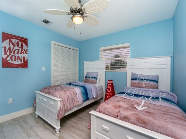 Canal Front 4 Bedroom Vacation Home in Marathon