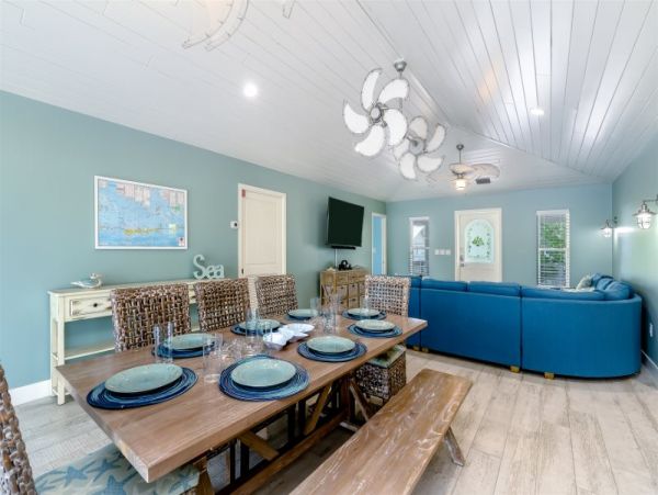 Canal Front 4 Bedroom Vacation Home in Marathon
