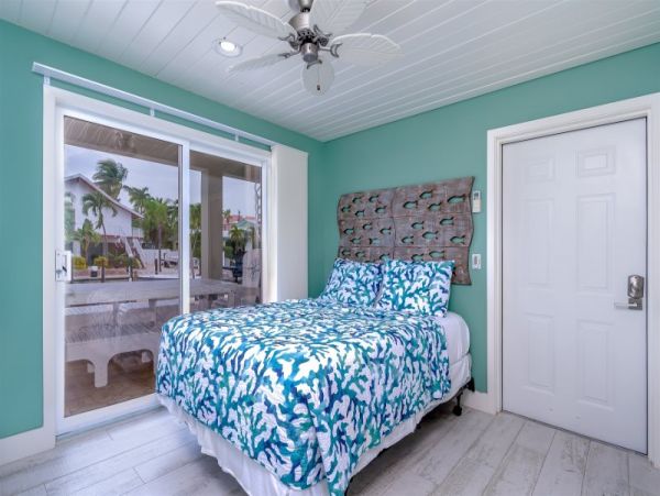 Canal Front 4 Bedroom Vacation Home in Marathon