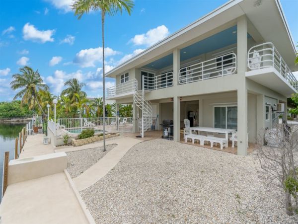 Canal Front 4 Bedroom Vacation Home in Marathon