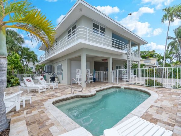 Canal Front 4 Bedroom Vacation Home in Marathon