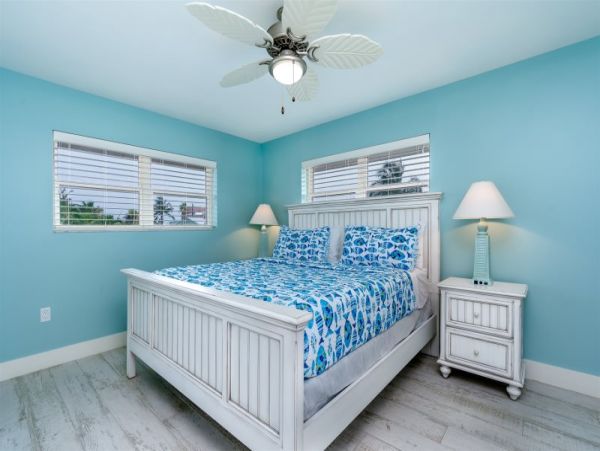 Canal Front 4 Bedroom Vacation Home in Marathon