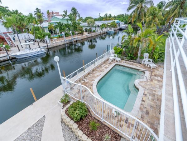 Canal Front 4 Bedroom Vacation Home in Marathon