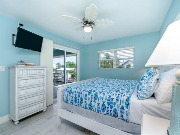 Canal Front 4 Bedroom Vacation Home in Marathon