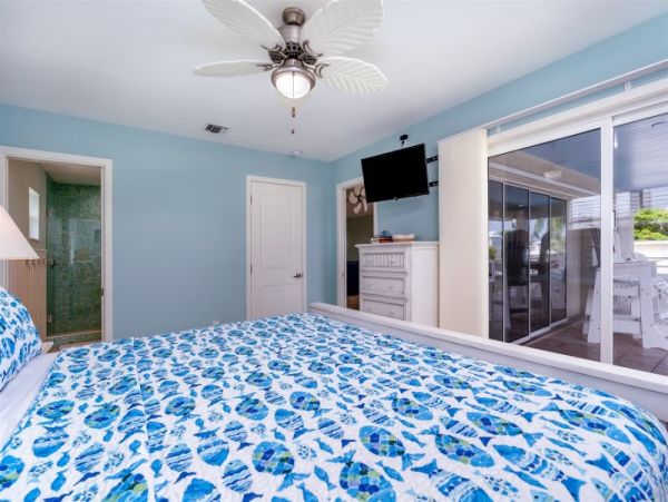 Canal Front 4 Bedroom Vacation Home in Marathon