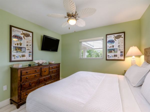 Canal Front 4 Bedroom Vacation Home in Marathon