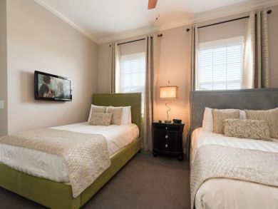 Fantastic Vacation Villa Main and Guest House  Sleeps 16