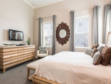 Fantastic Vacation Villa Main and Guest House  Sleeps 16