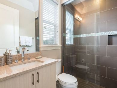Fantastic Vacation Villa Main and Guest House  Sleeps 16