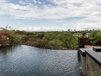 Golf Course Views Three Bedroom Vacation Home on Big Island