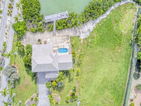 Marathon Vacation Home 5 Bedroom Sleeps Twelve Guests