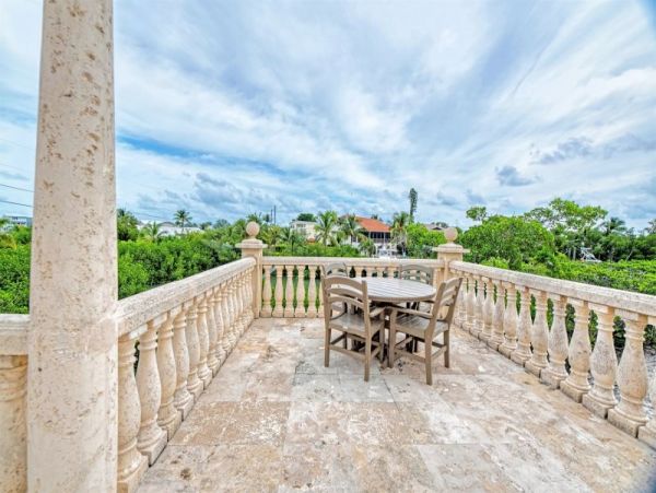 Marathon Vacation Home 5 Bedroom Sleeps Twelve Guests