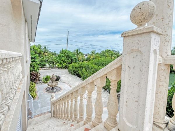Marathon Vacation Home 5 Bedroom Sleeps Twelve Guests