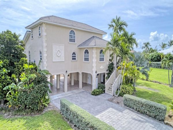 Marathon Vacation Home 5 Bedroom Sleeps Twelve Guests