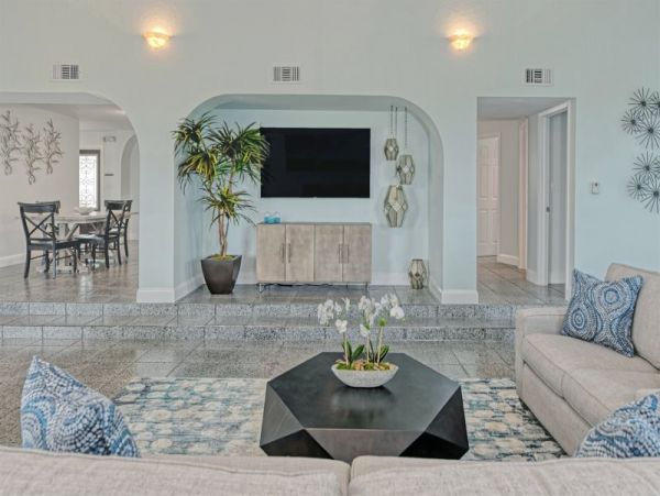 Marathon Vacation Home 5 Bedroom Sleeps Twelve Guests