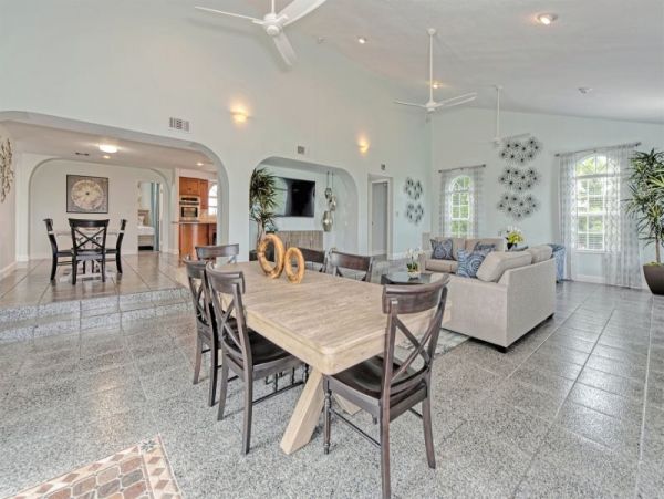 Marathon Vacation Home 5 Bedroom Sleeps Twelve Guests