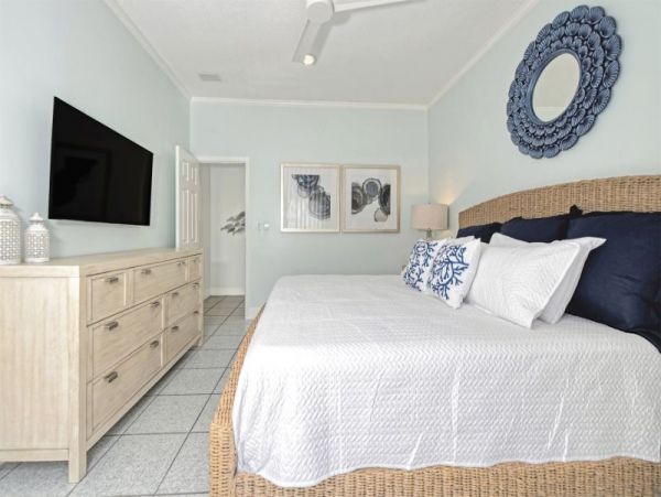 Marathon Vacation Home 5 Bedroom Sleeps Twelve Guests