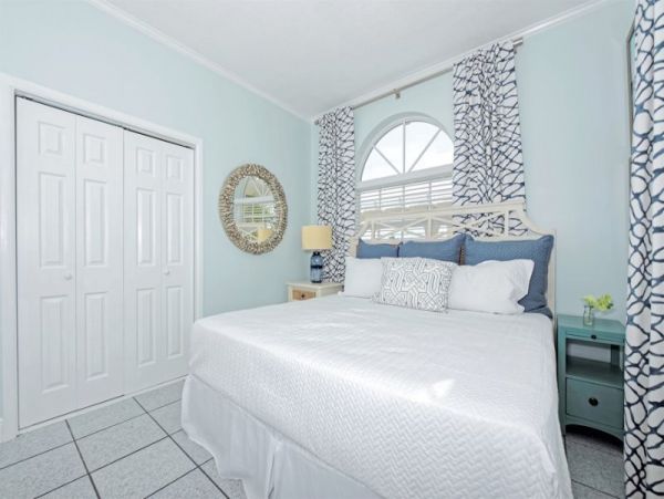 Marathon Vacation Home 5 Bedroom Sleeps Twelve Guests