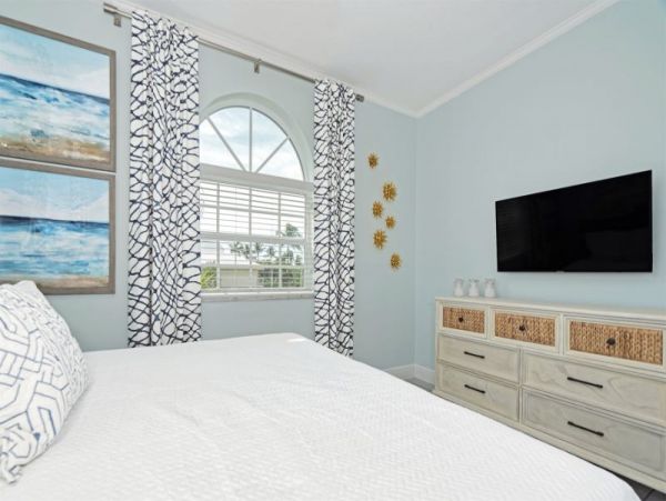 Marathon Vacation Home 5 Bedroom Sleeps Twelve Guests