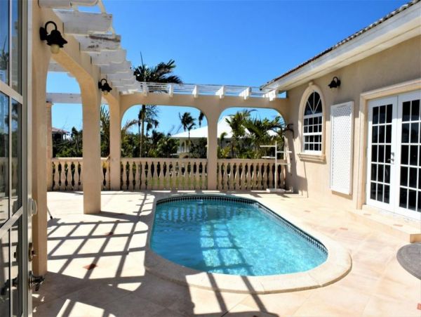 Marathon Vacation Home 5 Bedroom Sleeps Twelve Guests