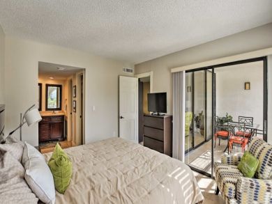 Beautiful 2 Bedroom Vacation Condo with Resort Amenities