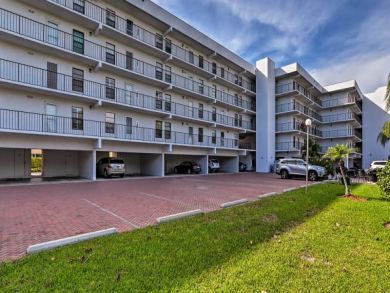 Beautiful 2 Bedroom Vacation Condo with Resort Amenities