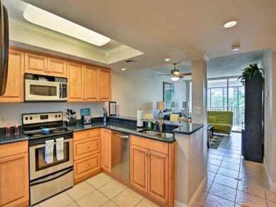 Beautiful 2 Bedroom Vacation Condo with Resort Amenities