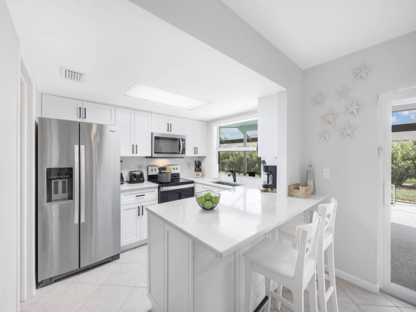 Three Bedroom Marco Island Vacation Home with Caged Pool