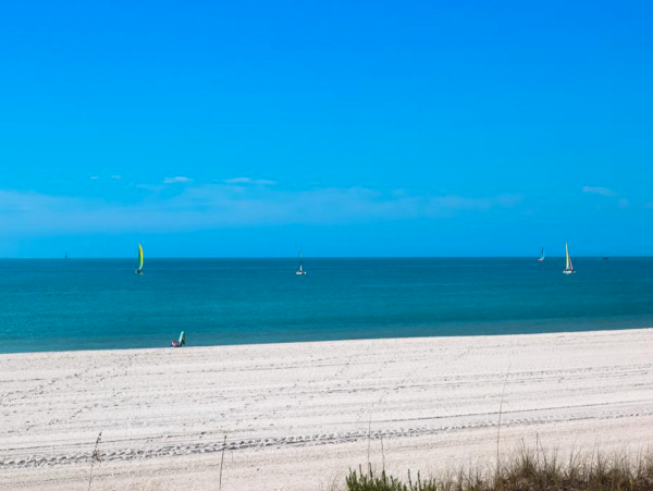 Luxury 2 Bedroom Vacation Condo Sleeps 5 Guests Oceanfront