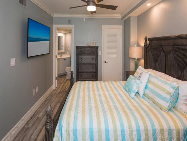 Luxury 2 Bedroom Vacation Condo Sleeps 5 Guests Oceanfront