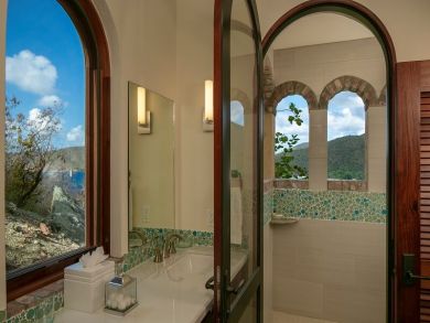 Five Bedrooms Bayfront Vacation Home in St. John