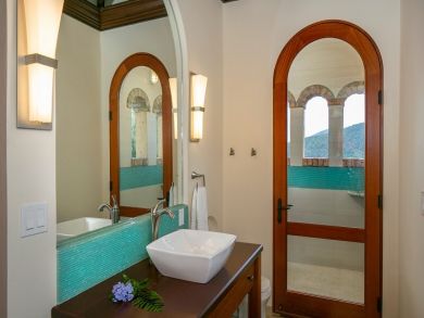 Five Bedrooms Bayfront Vacation Home in St. John