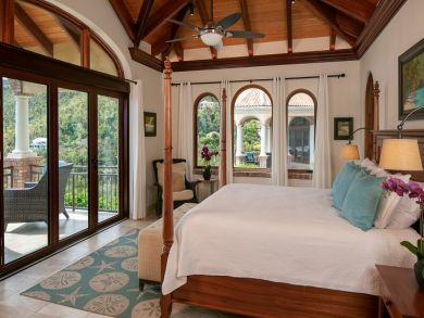 Five Bedrooms Bayfront Vacation Home in St. John