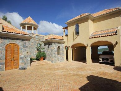 Five Bedrooms Bayfront Vacation Home in St. John