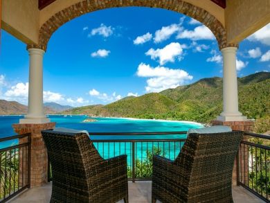Five Bedrooms Bayfront Vacation Home in St. John