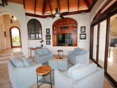 Five Bedrooms Bayfront Vacation Home in St. John