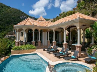 Five Bedrooms Bayfront Vacation Home in St. John